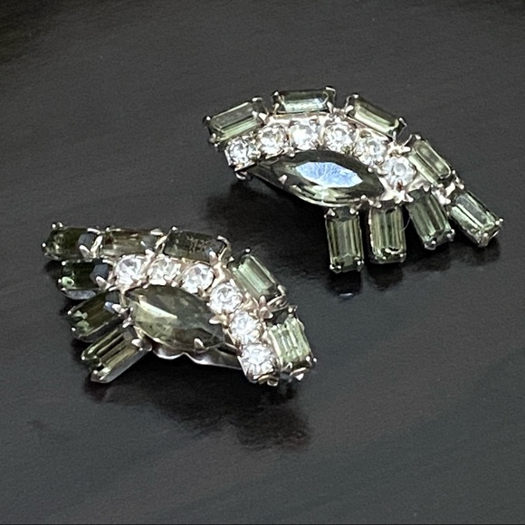Vintage Unsigned Juliana? Green Rhinestones Climber Clip On Earrings - Picture 9 of 11